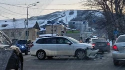 ДТП парализовало движение на Мира — Пограничной в Южно-Сахалинске