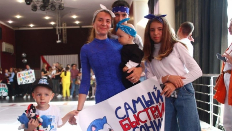 Младенцы устроили забег в ползунках на День города в Углегорске