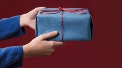 Цены на подарки ко Дню учителя в России выросли на 7 % в 2023 году