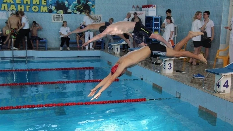 Сахалинские пловцы завоевали 13 медалей на чемпионате и первенстве ДФО