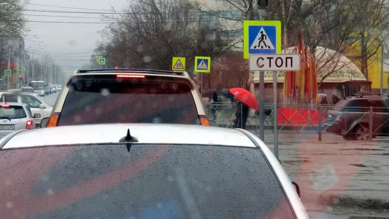 Из-за «парадной» пробки южносахалинцы опоздали на работу и в школу