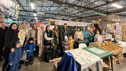 Родители и сотрудники детского сада «Малыш» в Южно-Сахалинске подготовили маскировочные сети для СВО