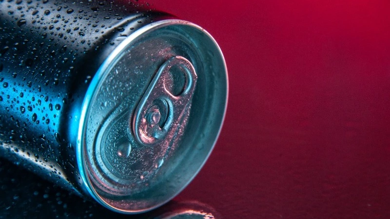 Продажу энергетиков несовершеннолетним предложили запретить в России