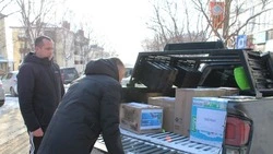 Корсаковцы собрали посылки для военнослужащих в зоне СВО