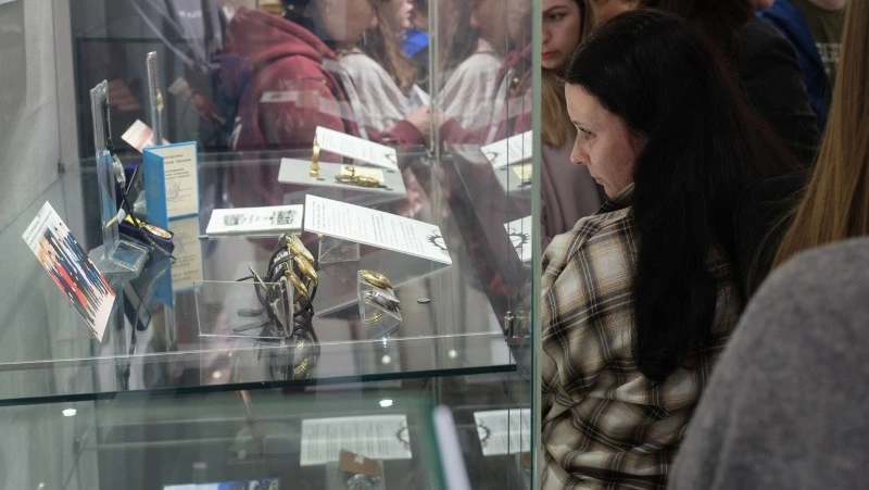 Ритм времени: на Сахалине выставили 80 часов трех последних веков