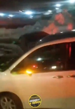 Минивэн и седан столкнулись на Холмском шоссе в Южно-Сахалинске