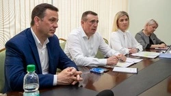 Две малообеспеченные семьи на Сахалине поддержали губернаторским проектом