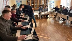 Педагоги научились стрелять в VR-тире и управлять дронами в Аниве