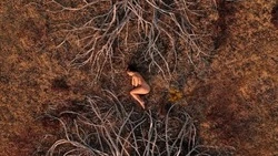 Фото обнаженной женщины на Сахалине оценили на выставке в Италии