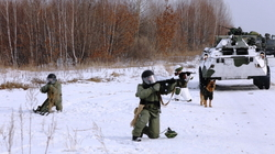 Более тысячи военных приступили к «разминированию» путей движения войск на Сахалине и Курилах