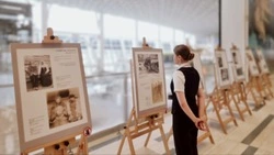 В аэровокзале Южно-Сахалинск открыли выставку семейных фотографий
