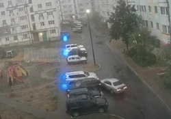 Toyota Chaser врезалась в припаркованные автомобили в Охе