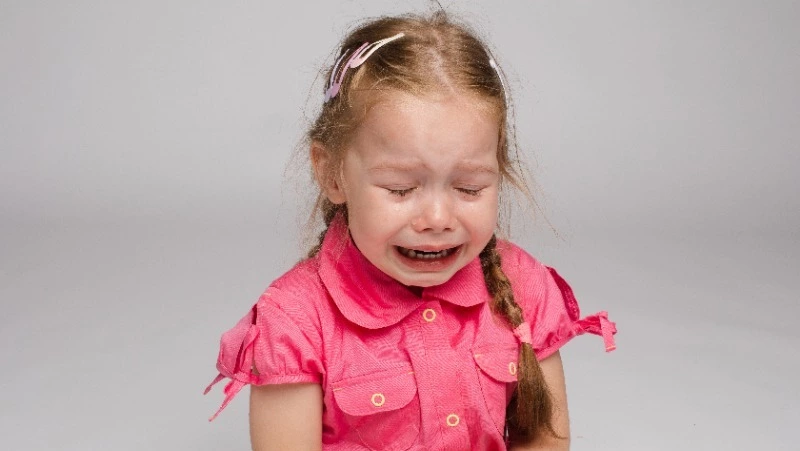 Воспитательница детского сада в Долинске толкнула ребенка: девочка разбила голову 