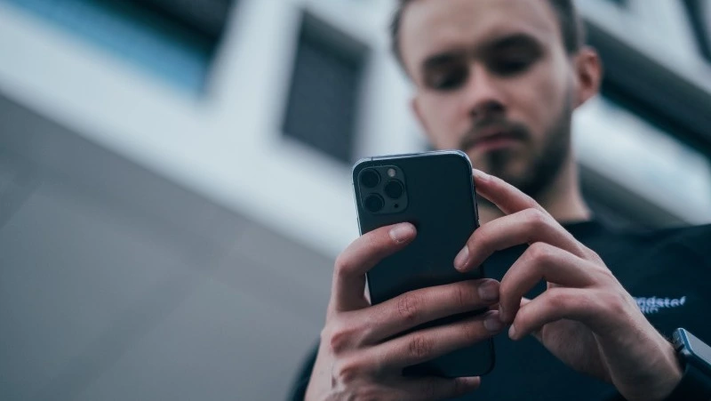 Сахалинец обокрал соседа с помощью звонка другу