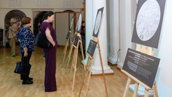 Выставку фотографий монет Банка России открыли в Южно-Сахалинске 
