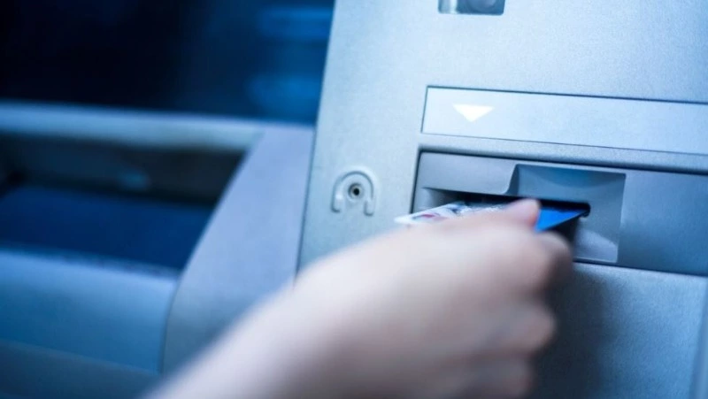 Полиция Сахалина задержала курьера мошенников из Хабаровска