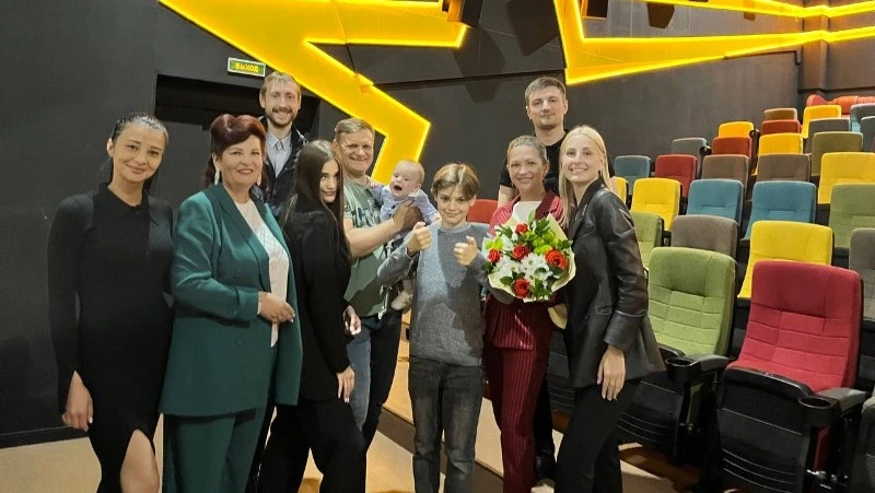 Юные певцы представили свой клип зрителям «Кристи Синема» в Южно-Сахалинске