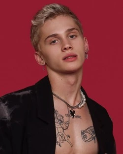 Популярный блогер Даня Милохин отказался встречаться с матерью