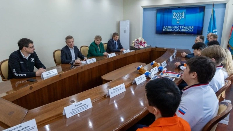 Сергей Надсадин встретился с участниками IV Российско-Китайских молодежных зимних игр