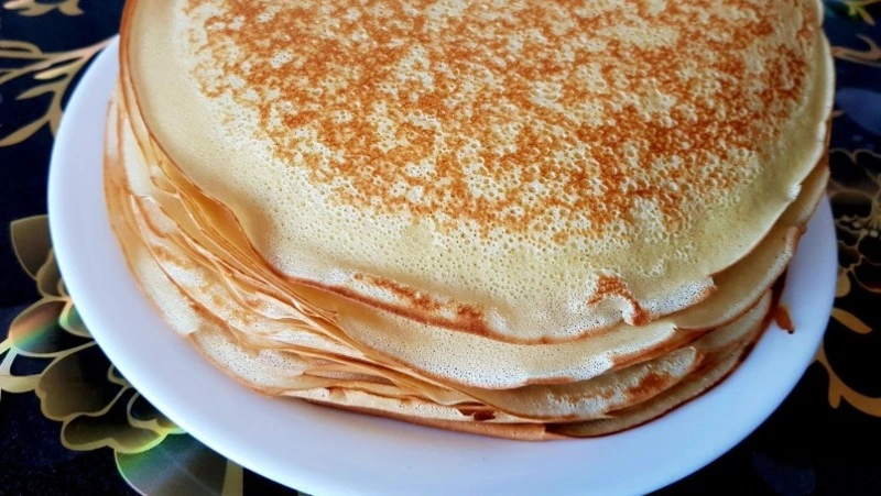 Всего один ингредиент и идельные блины готовы: результат удивит    