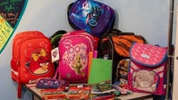 Больше 50 рюкзаков и наборов канцелярии собрали для школьников в Южно-Сахалинске