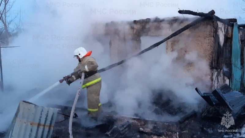 Хозпостройка загорелась в Южно-Курильске 13 сентября