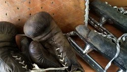 Сахалинцы несут раритеты для музея спортивной славы