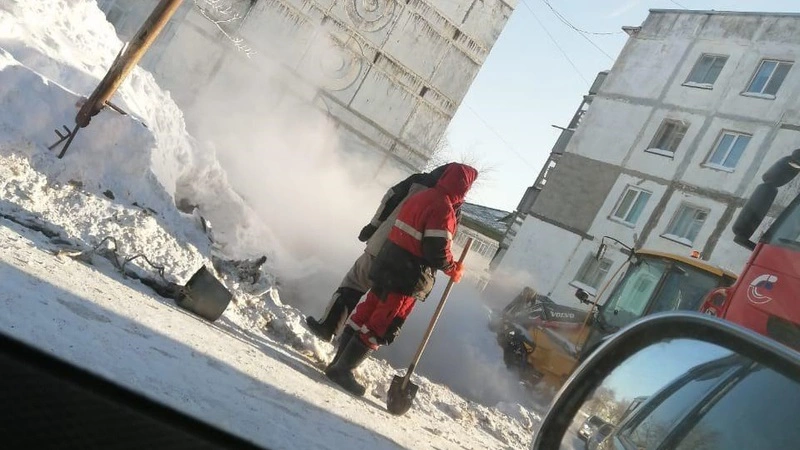 В Охе порыв теплотрассы — без тепла жители 113 домов, три детсада, две школы и больница