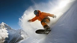 Бронза под дождем: сахалинский сноубордист завоевал медаль всероссийских соревнований в Миассе