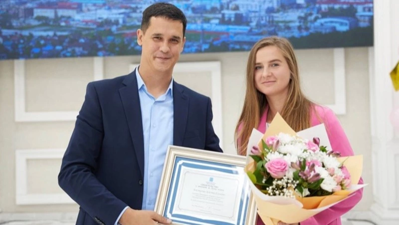 Имена заслуженных горожан появились на Доске почета в Южно-Сахалинске 