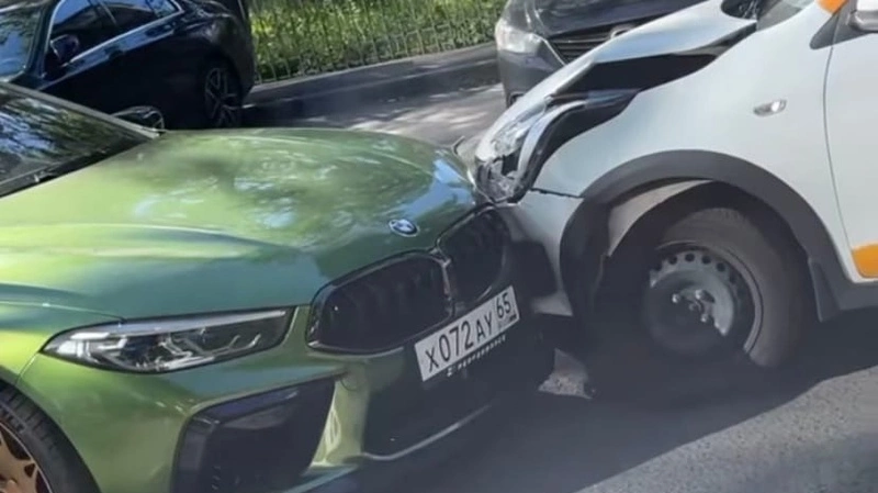 «Я тебя приземлил!» Блогер Литвин попал в ДТП и разозлил водителя каршеринга