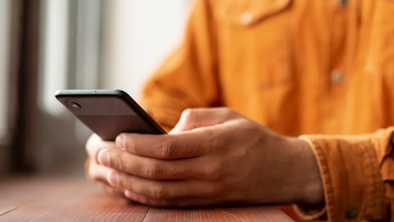 Жадность сгубила: житель Южно-Сахалинска украл найденный телефон и попался