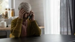 Трое жителей Сахалина стали жертвами псевдосотрудников банка и биржи