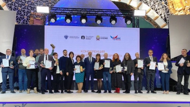 Доцент кафедры СахГУ вошла в топ-20 лучших преподавателей на выставке-форуме «Россия»