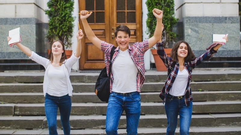 Четверо сахалинских выпускников сдали ЕГЭ по химии на 100 баллов 