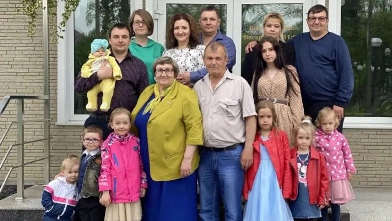 На Сахалине семья Малиновских с 50-летней историей бьется за почетный знак от региона