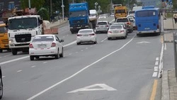 Вишневский объяснил, какую пользу приносит выделенная полоса на улице Сахалинской