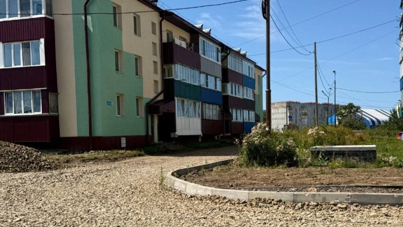 В Шахтерске обновляют дворы