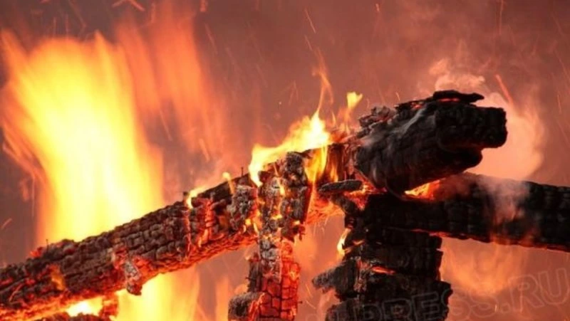 Пожарные потушили дачный дом в Луговом 