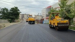 В Южно-Сахалинске заканчивают асфальтирование участка улицы Физкультурной