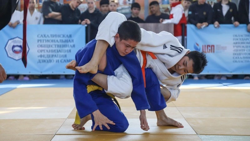 Более 300 борцов сошлись в турнире по дзюдо памяти И.П. Фархутдинова в Южно-Сахалинске