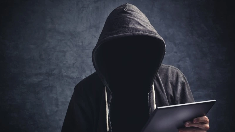 Мошенник обокрал жителя Сахалина почти на 600 тысяч рублей