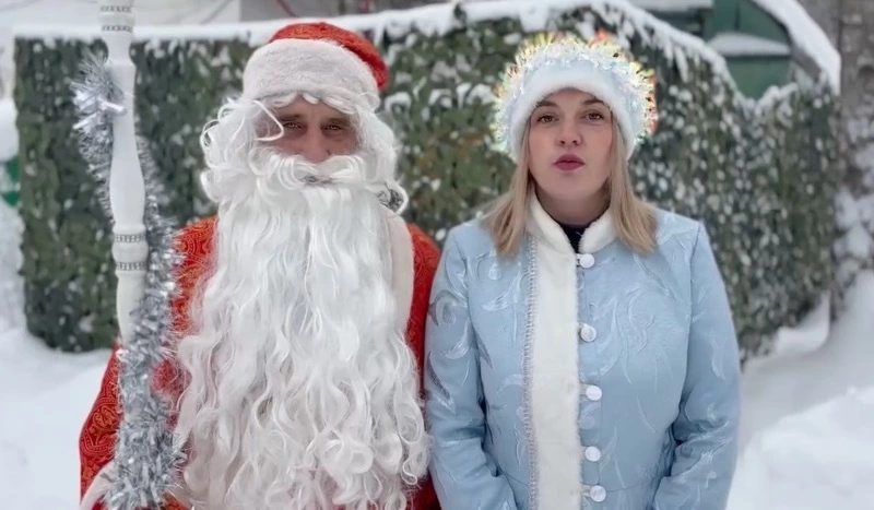 Дед Мороз и Снегурочка поздравили сахалинских военнослужащих с Новым годом