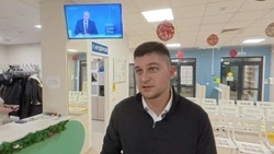 В Аниве участники ночного заплыва все вместе смотрели прямую линию Владимира Путина