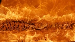 Сарай площадью 150 квадратных метров горел ночью в Южно-Сахалинске