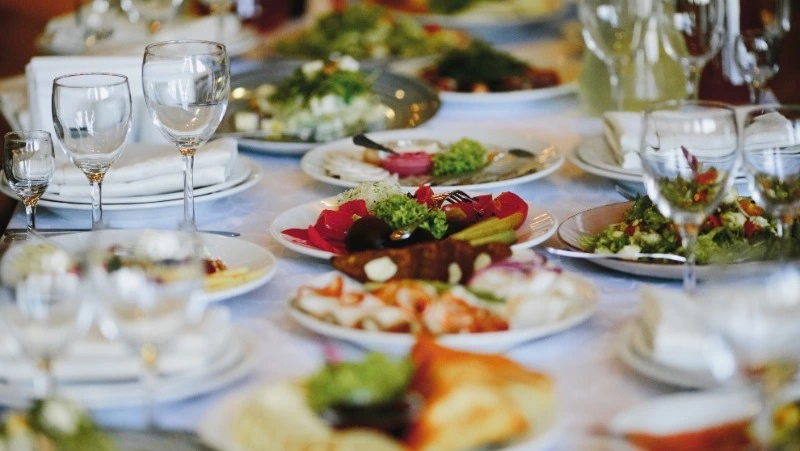 Курильчанка пыталась откупиться от 23-миллионного долга банкетом для пристава