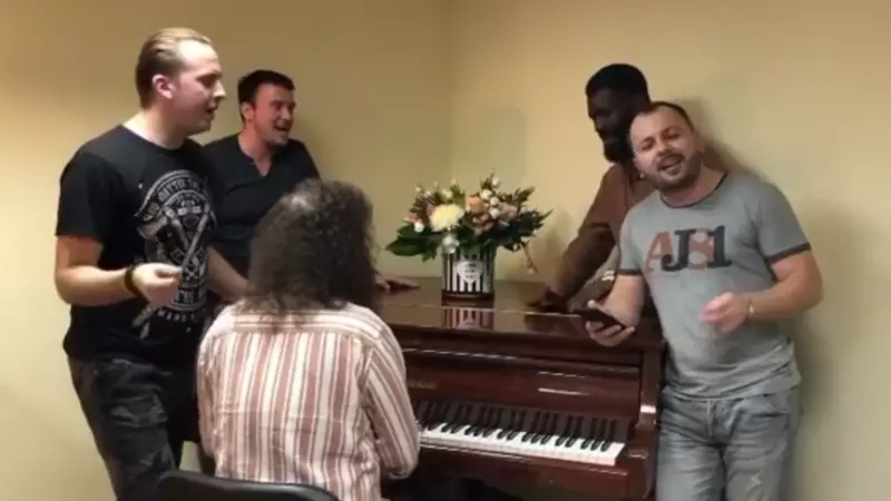 Певцу Ярославу Сумишевскому подарили песню о суровых далях родного Сахалина