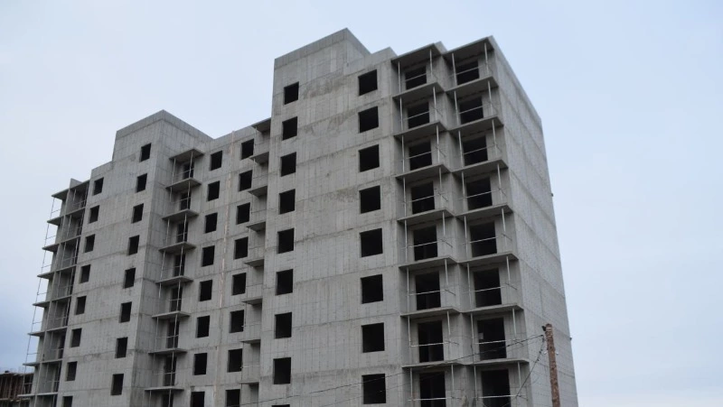 Более 350 семей Холмского района обзаведутся новыми квартирами в ближайшие 1,5 года