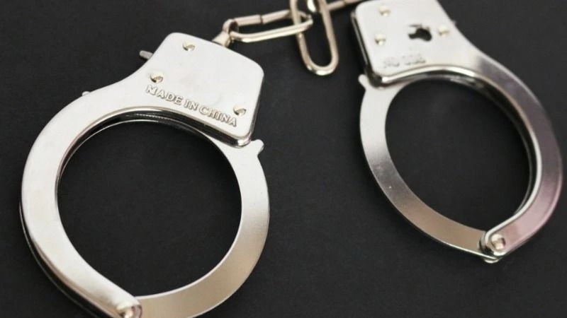 Двое сахалинцев обокрали родственницу, попавшую в ДТП