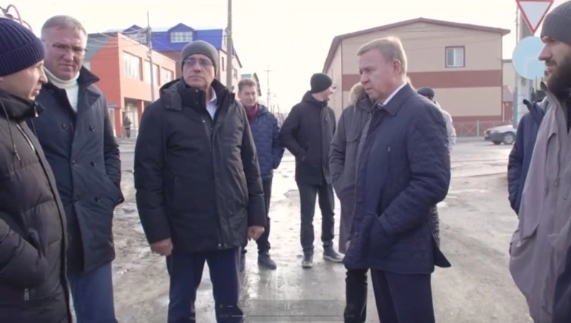 Сергей Надсадин потребовал немедленно устранить утечку воды на улице Сахалинской